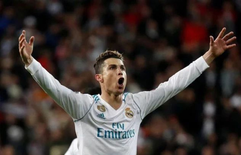 我懂用户晒视频：兰克尔趁队友客场比赛，去俱乐部偷队友的鞋（队友客场作战之际，兰克尔溜进俱乐部偷走队友球鞋）